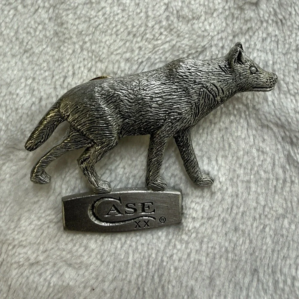Case XX Collectors Club Wolf Pin 2006 Pewter Tone Lapel Hat Pin Logo